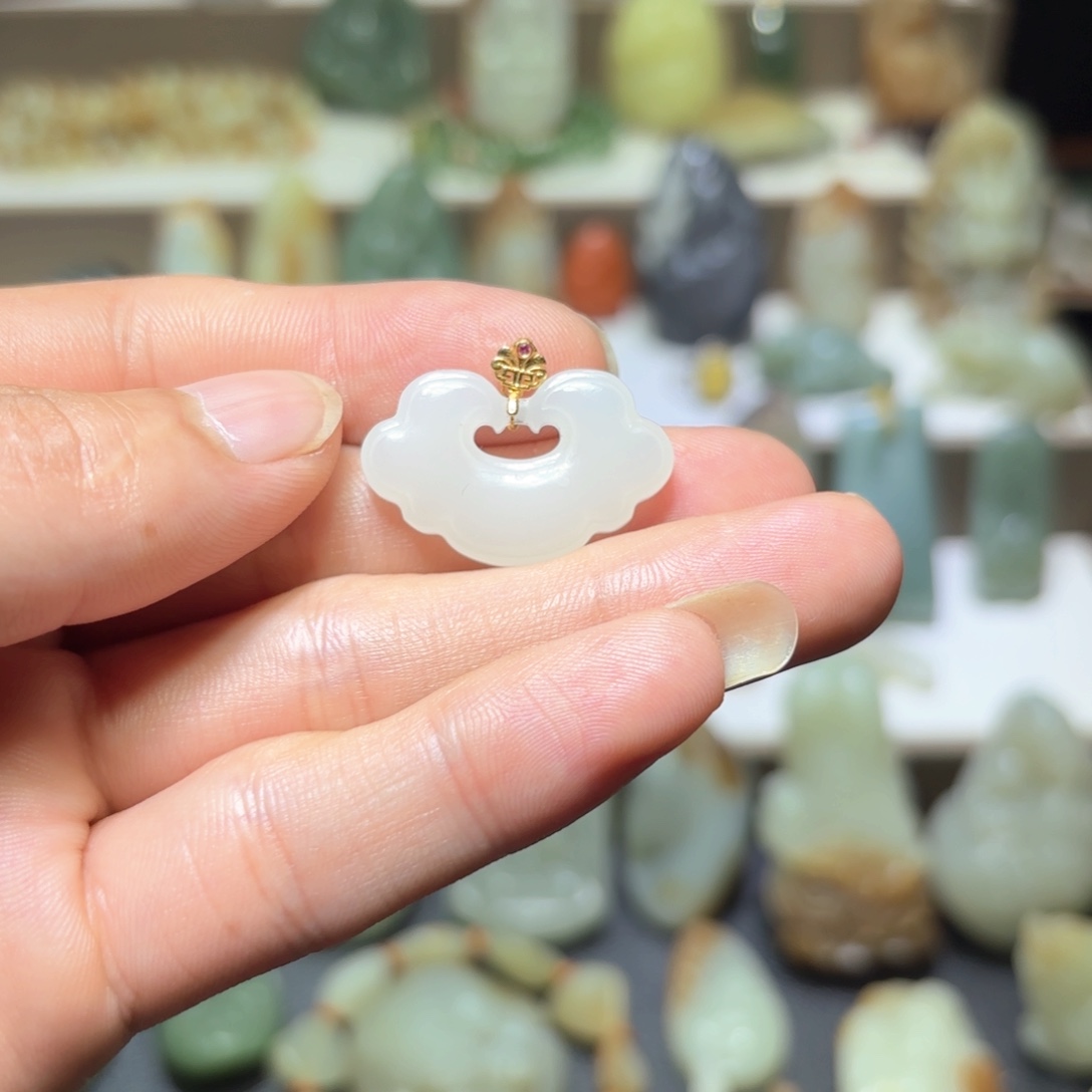 颈饰18K金镶嵌和田玉