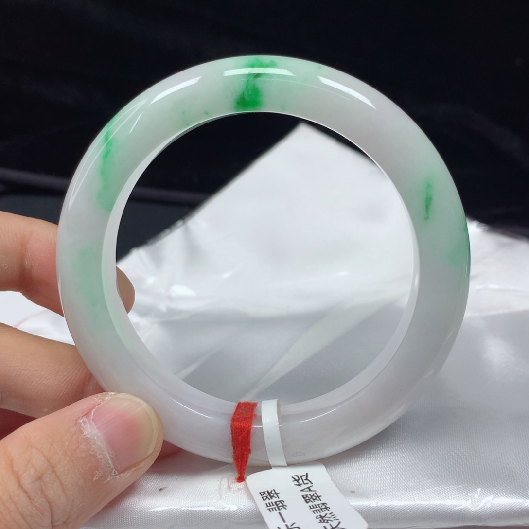 翡翠手镯（圆镯）未镶嵌56.5