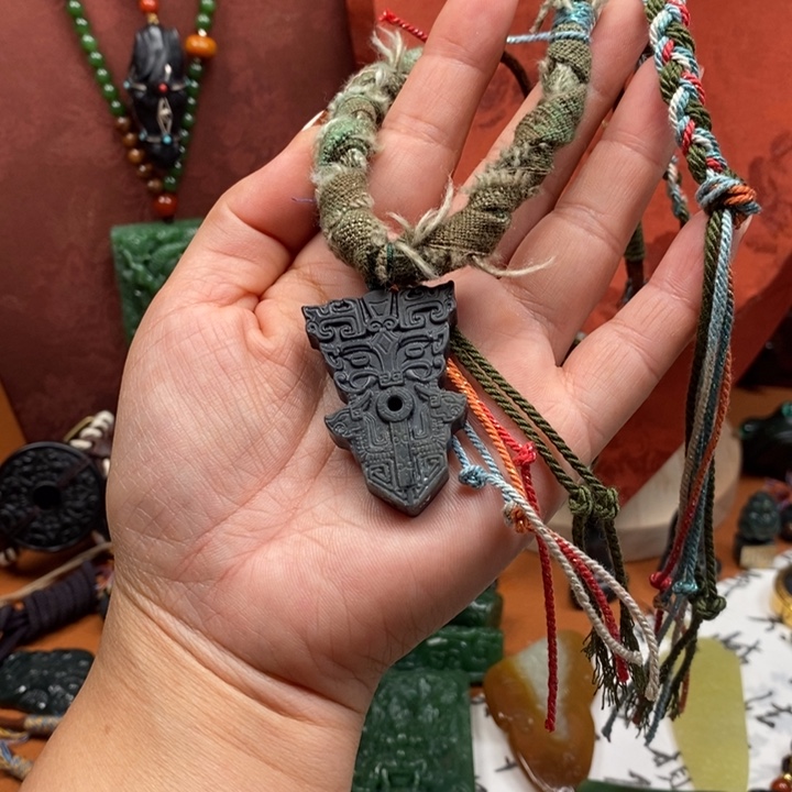 颈饰未镶嵌和田玉