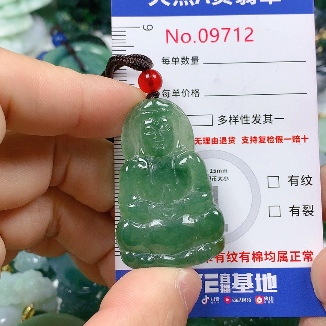 翡翠颈饰未镶嵌天然翡翠