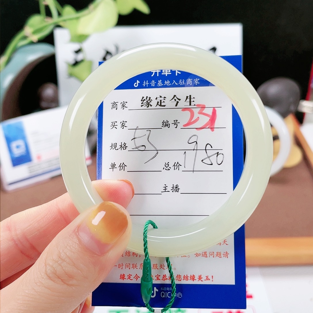 和田玉未镶嵌手镯