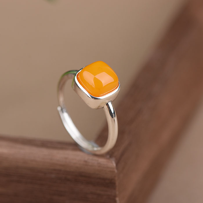 s925银镶嵌蜜蜡小方糖戒指女款