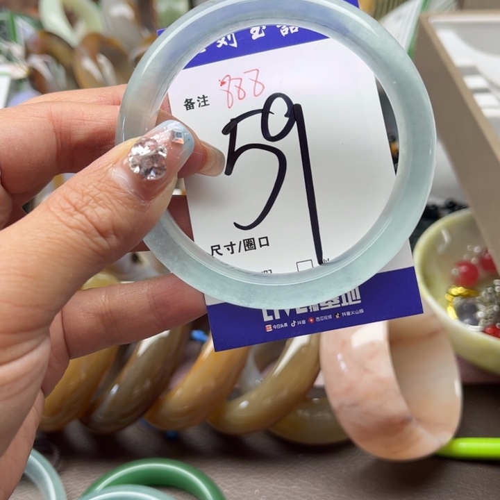 石英质玉手镯未镶嵌