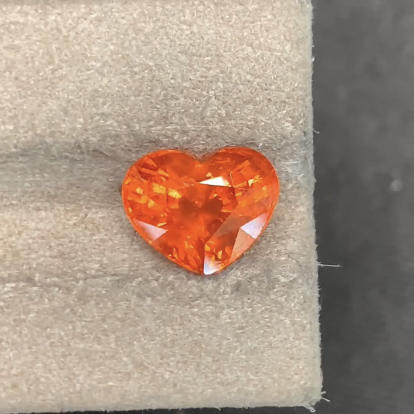天然尼日利亚心形芬达石榴石5.41ct 尺寸8.7×10.8 