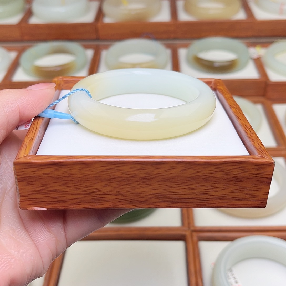 和田玉手镯未镶嵌53.1