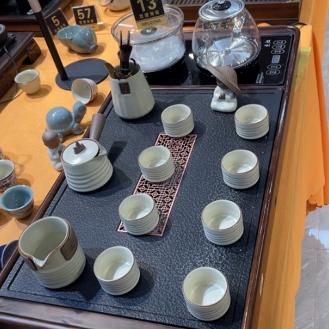 实木茶几地板客厅沙发卧室里