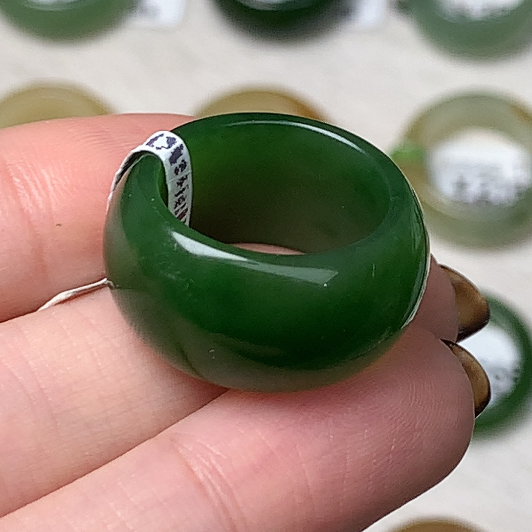 未镶嵌戒指和田玉