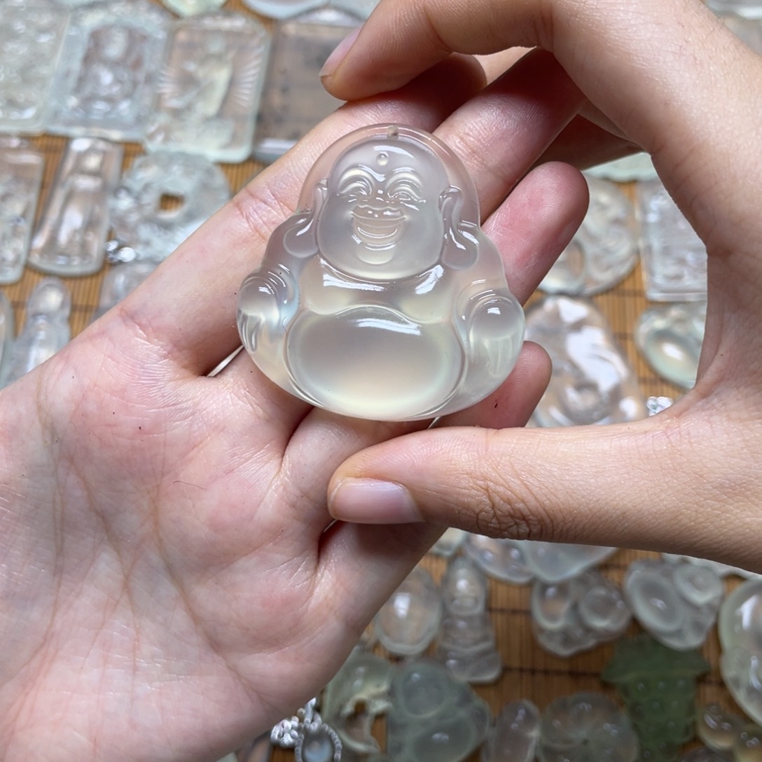 蛇纹石玉未镶嵌颈饰吴*平