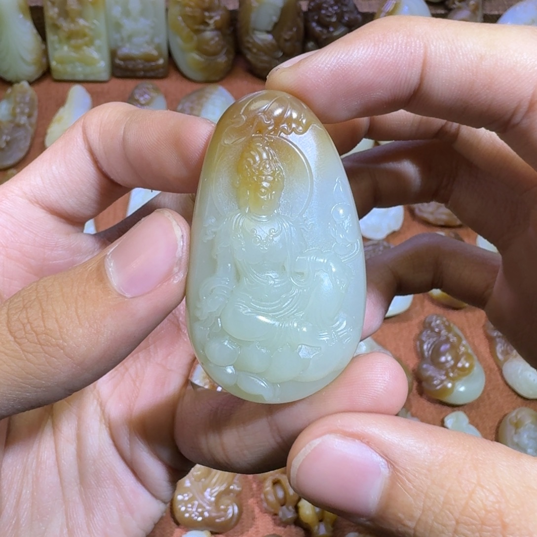 逆***行和田玉未镶嵌颈饰