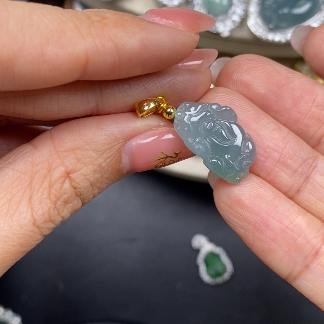 翡翠颈饰未镶嵌翡翠