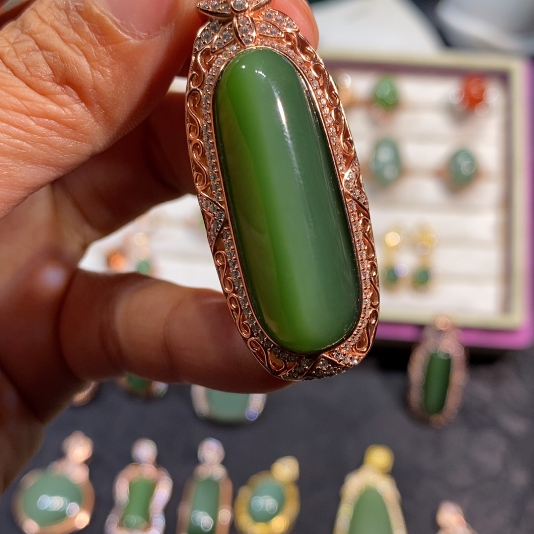 和田玉（碧玉）颈饰银S925镀金镶嵌