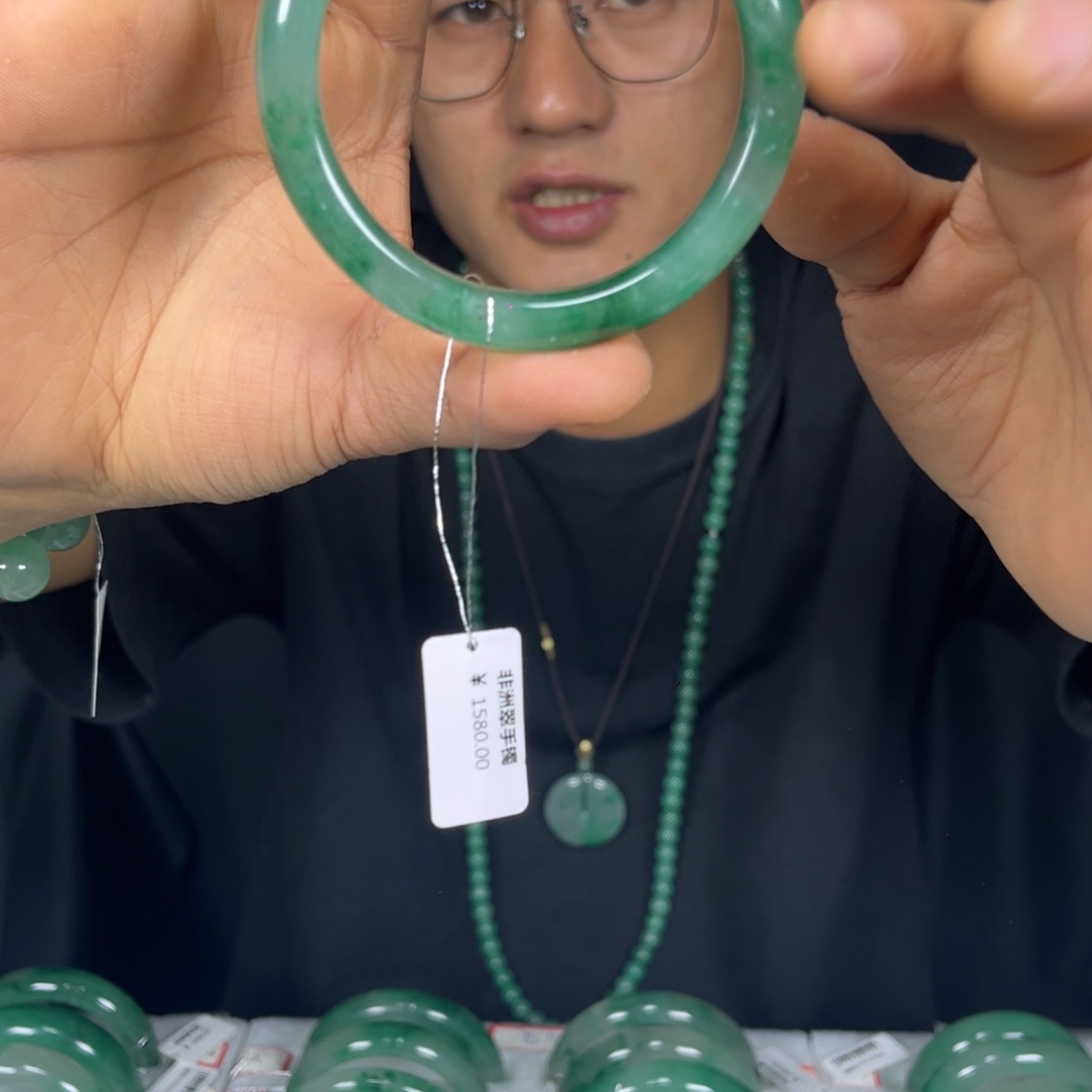 石英质玉手镯未镶嵌