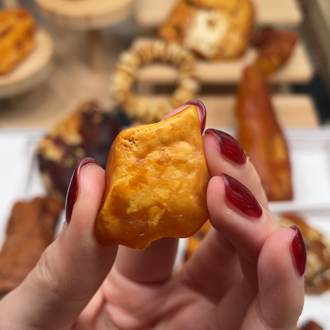 琥珀未镶嵌珠宝奇石