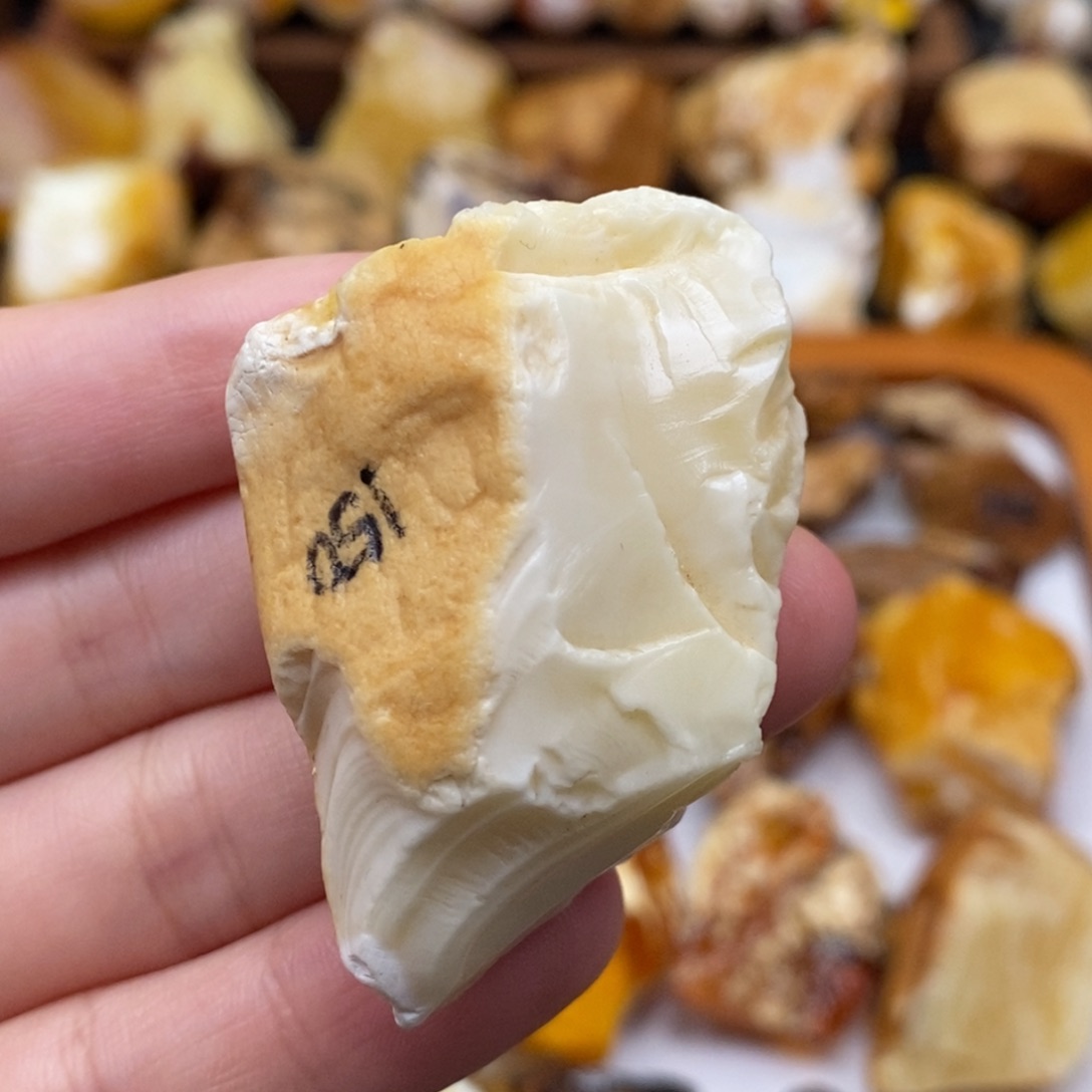 定制琥珀未镶嵌蜜蜡