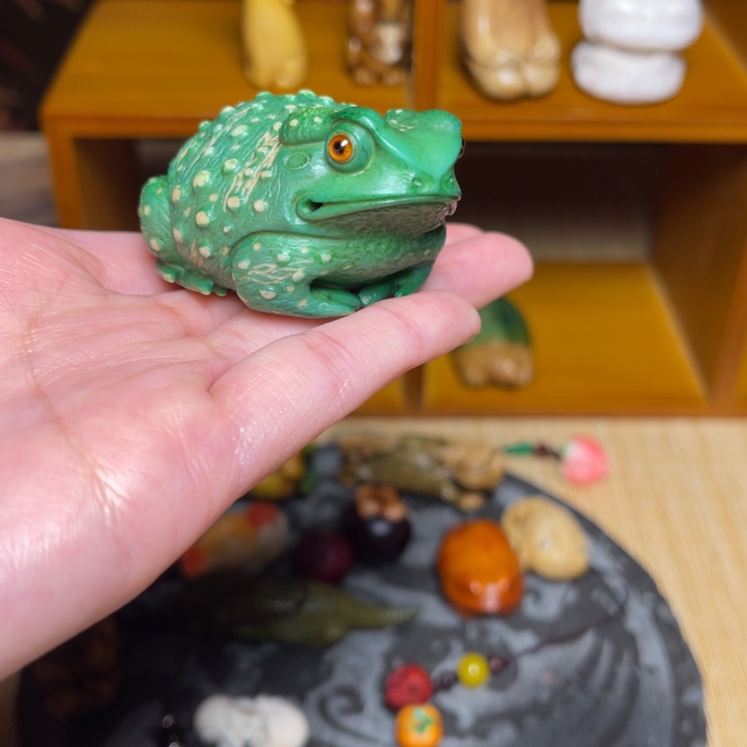 夜***官鹿骨把件精工呱呱来财