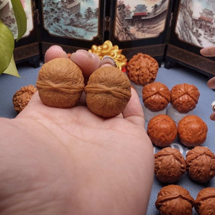 文玩核桃把件蛇皮球