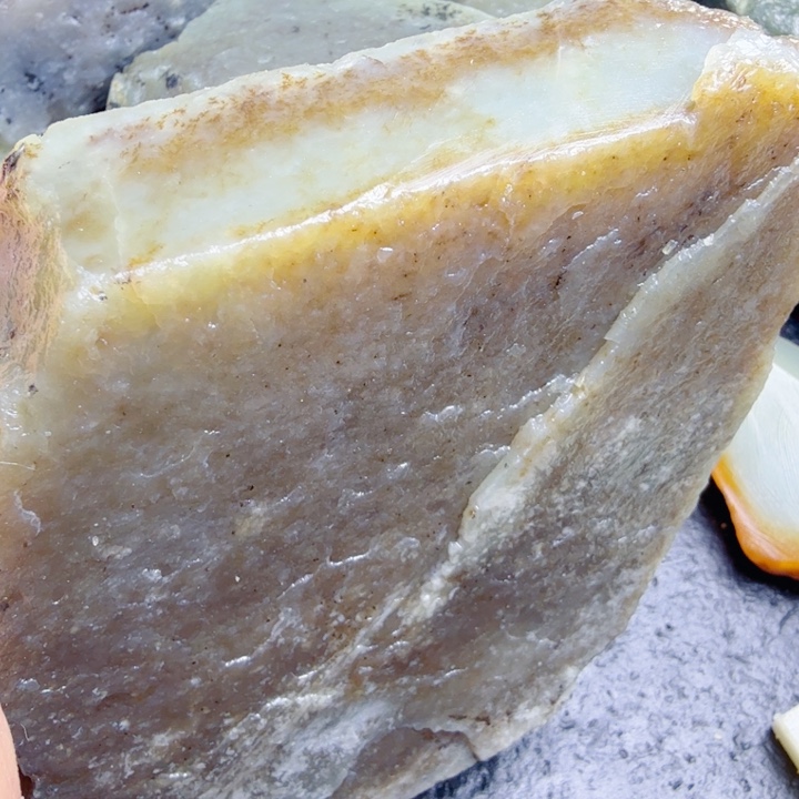 和田玉（糖玉）未镶嵌珠宝奇石