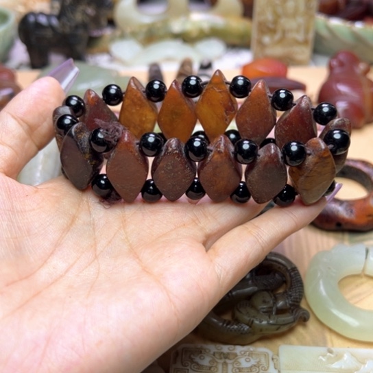 蛇纹石玉未镶嵌颈饰
