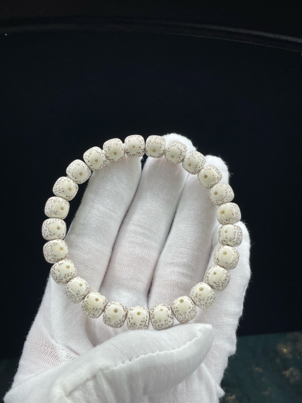 懿缘 S级金标款9.5×8.5原生态顺白零脱脂一物一图高端星月珠串