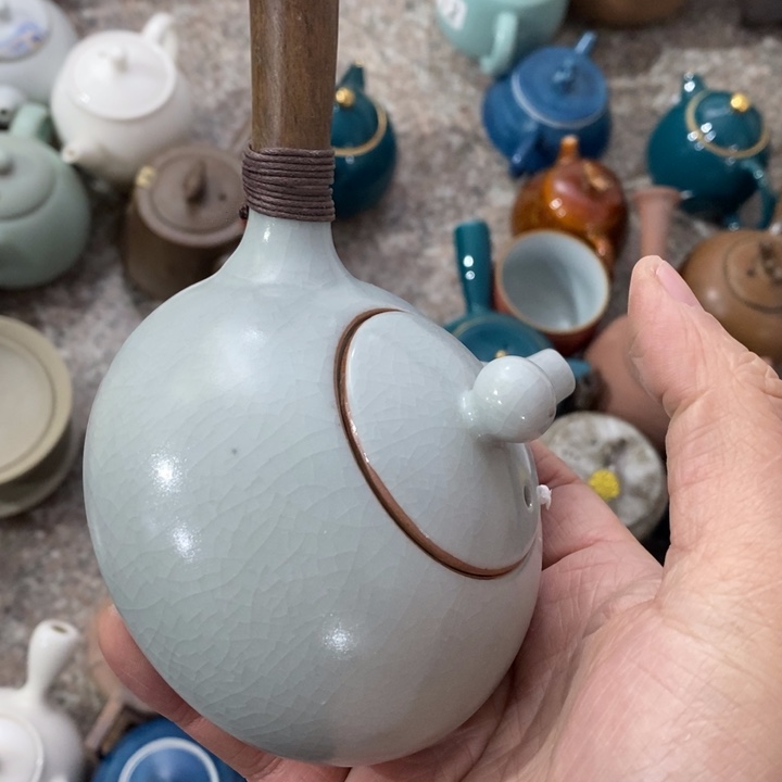 陶瓷艺术品及陶瓷壶