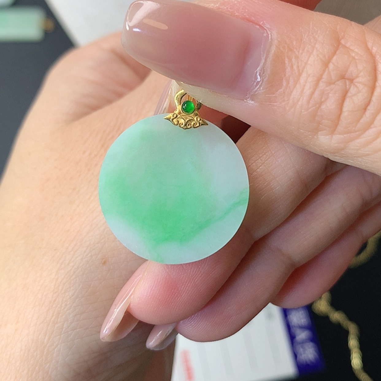 【闪购商品】翡翠吊坠(赠链)18K金镶嵌