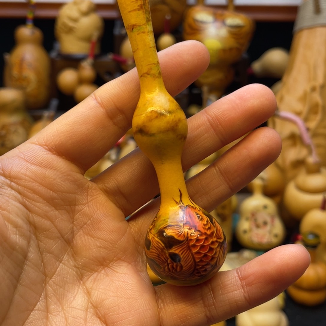 天***o葫芦等多种颜色的花鸟图案组成了