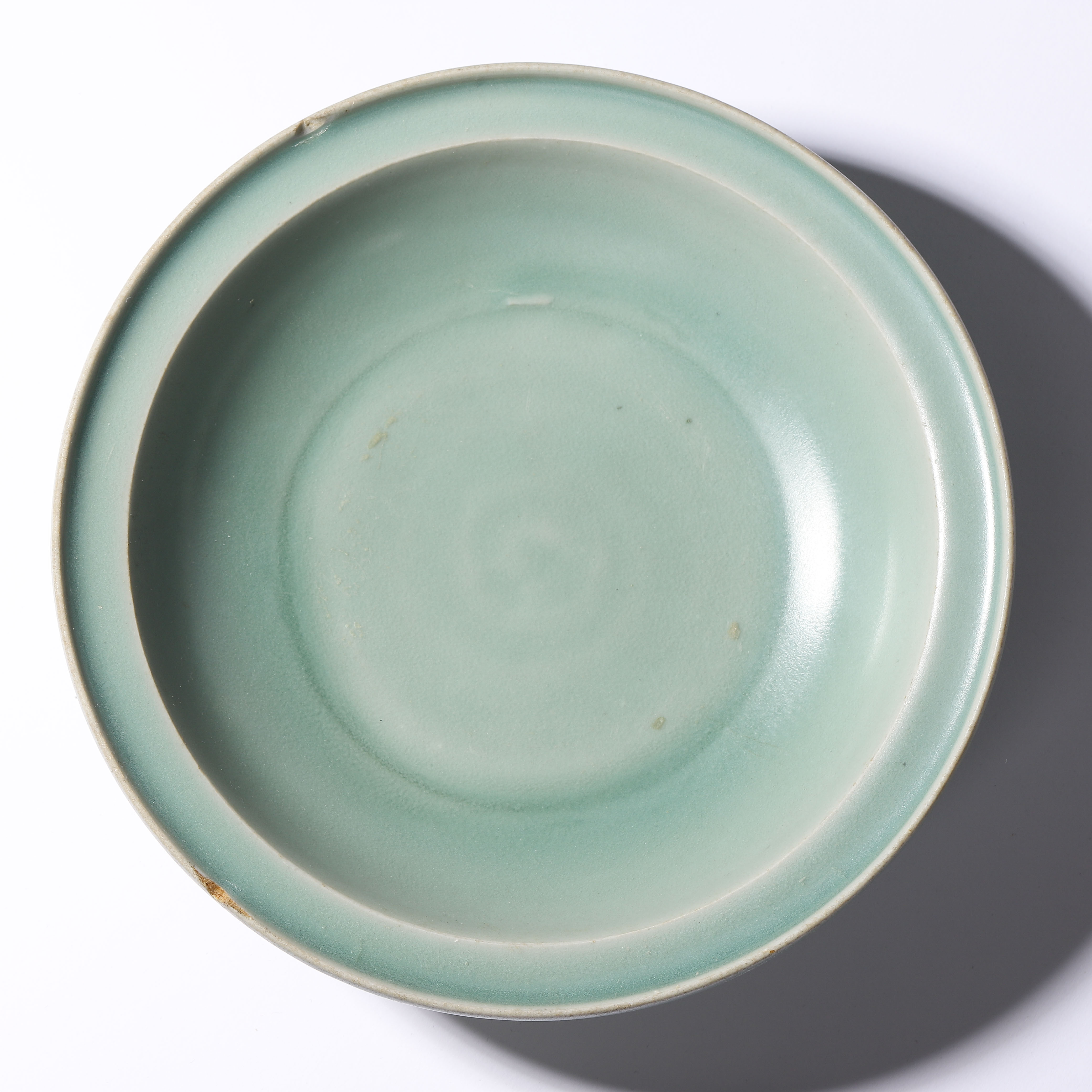 【拍卖预展】Lot10 明代 粉青釉折沿盘