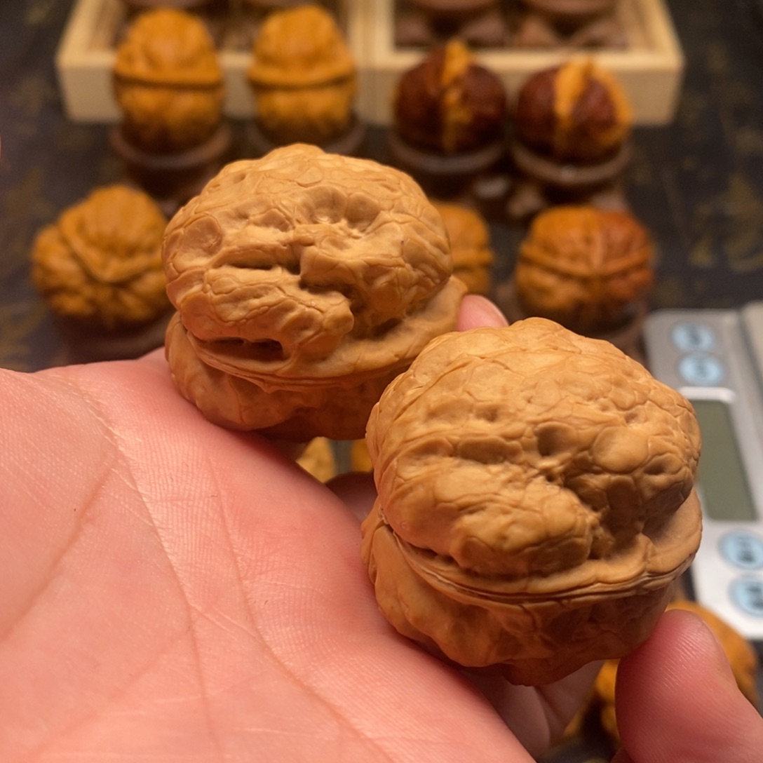 桃核把件云铁疙瘩包