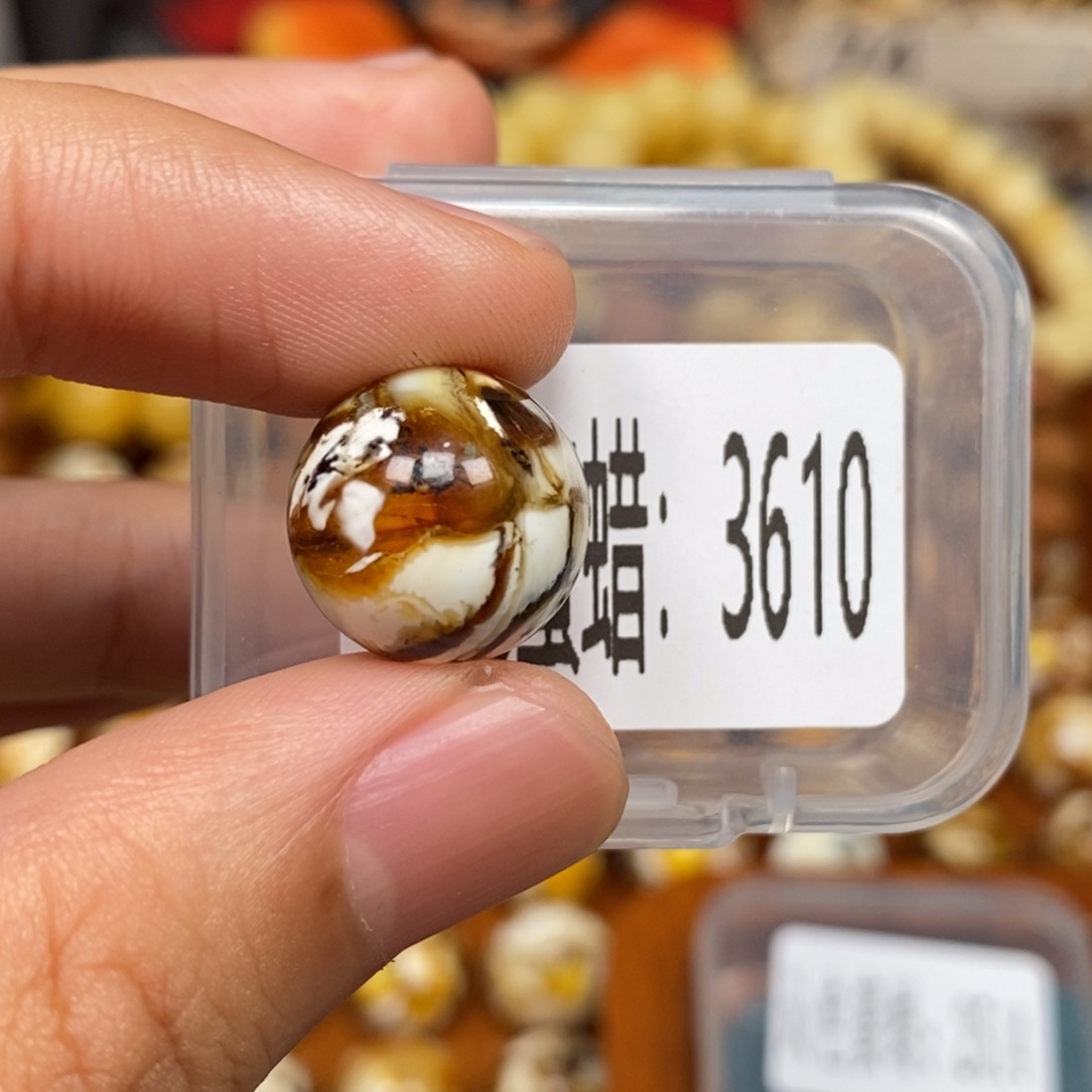 蜜蜡未镶嵌珠宝奇石3610