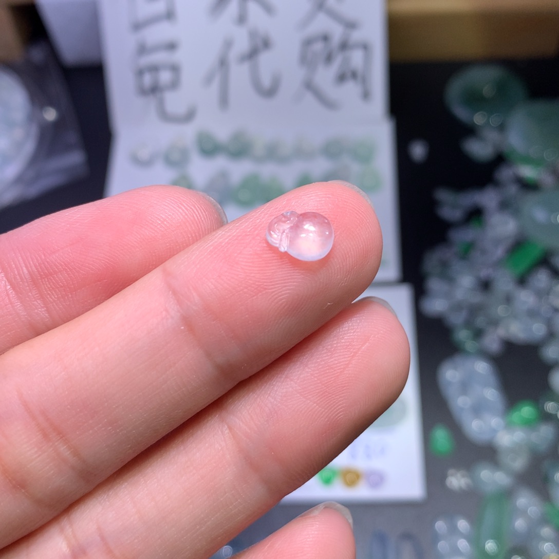 翡翠未镶嵌颈饰钱袋