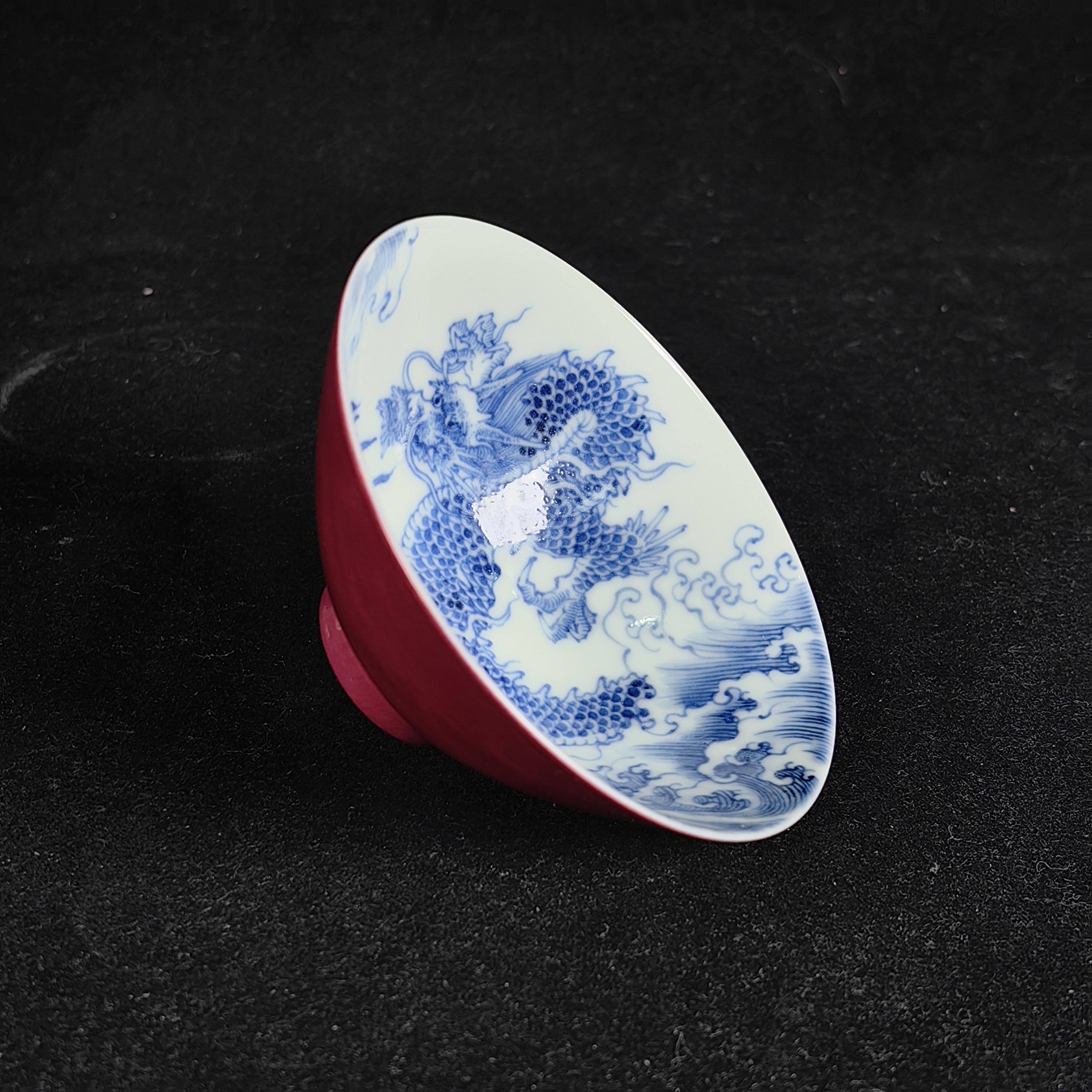 内青花海水龙纹外胭脂红釉斗笠杯