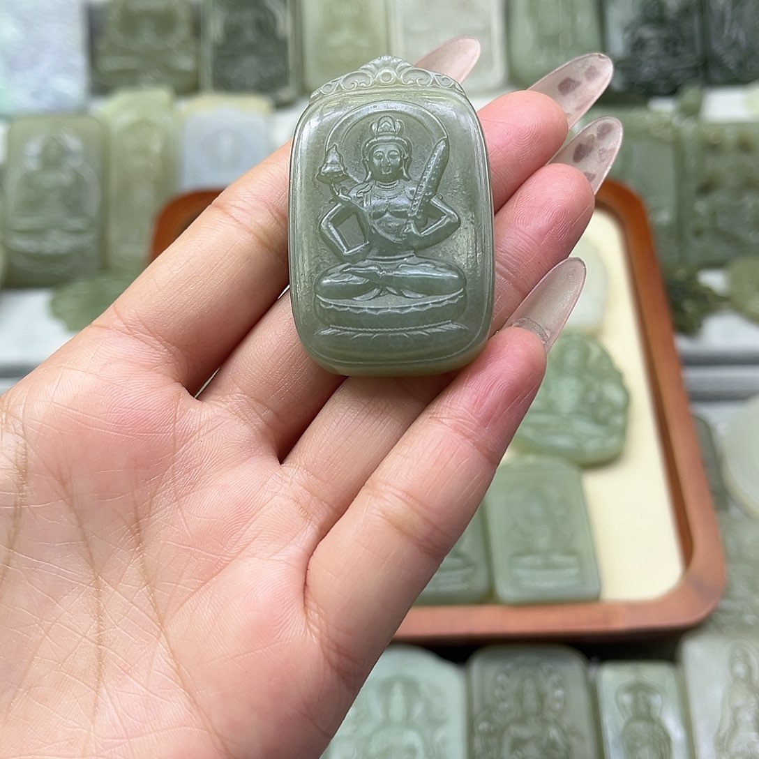 和田玉颈饰未镶嵌阿*！