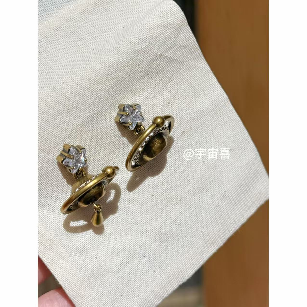 黄铜锆石耳饰 I2-014【黄铜环绕星球白锆坠水滴ab耳钉】