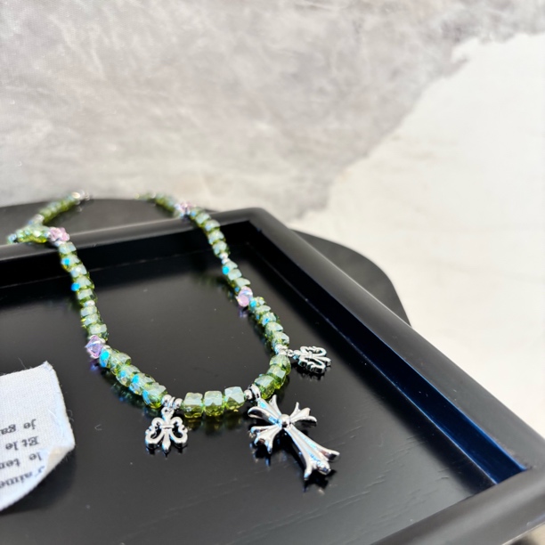 铜合金仿水晶项链 绿色十字鸢尾项链XL3362