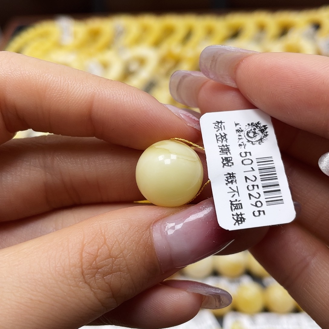 蜜蜡裸石未镶嵌圆珠13.7mm