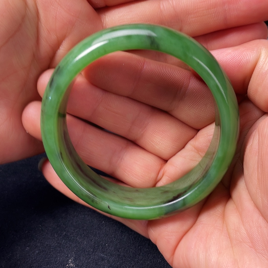 穿***空和田玉（碧玉）未镶嵌手镯