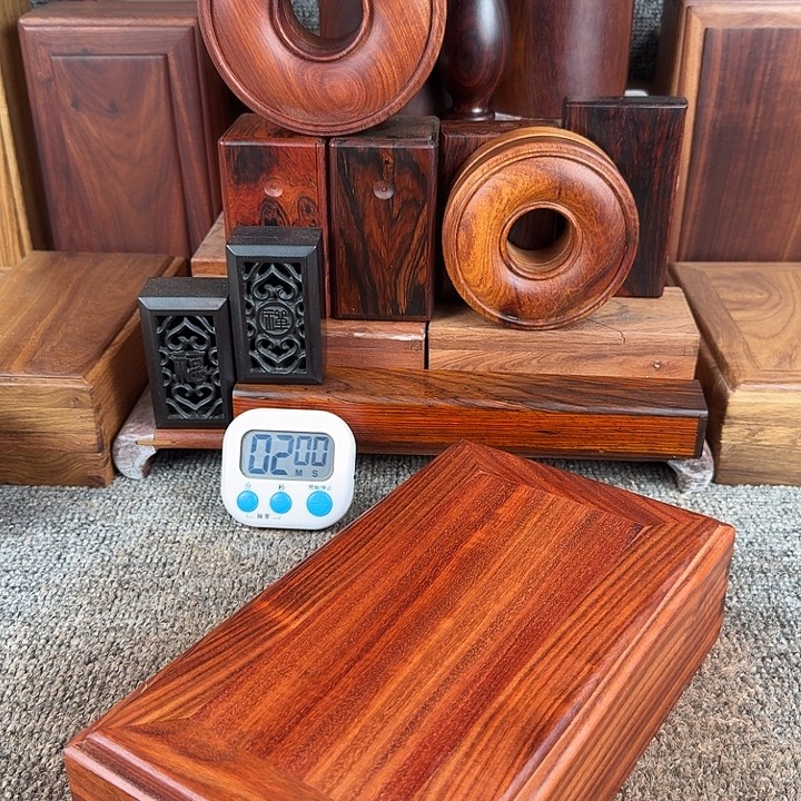 泉***承染料紫檀（血檀）机关盒