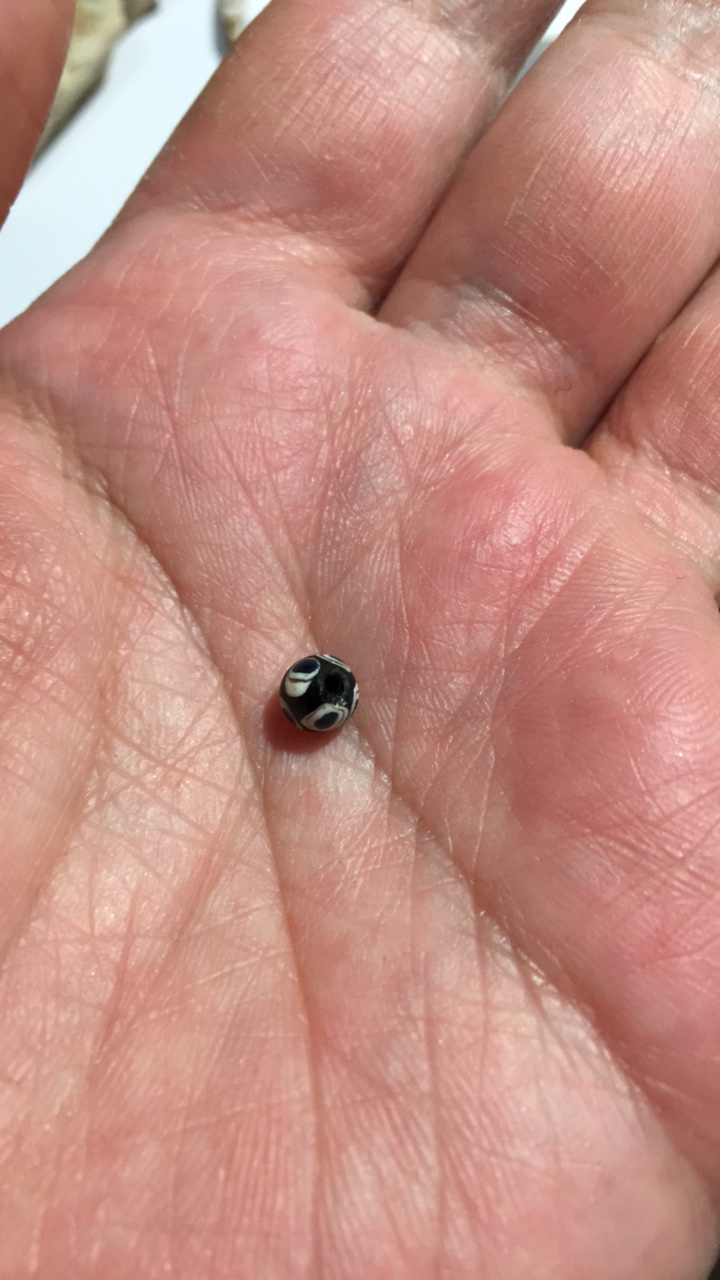 琉璃小珠子一个东西漂亮