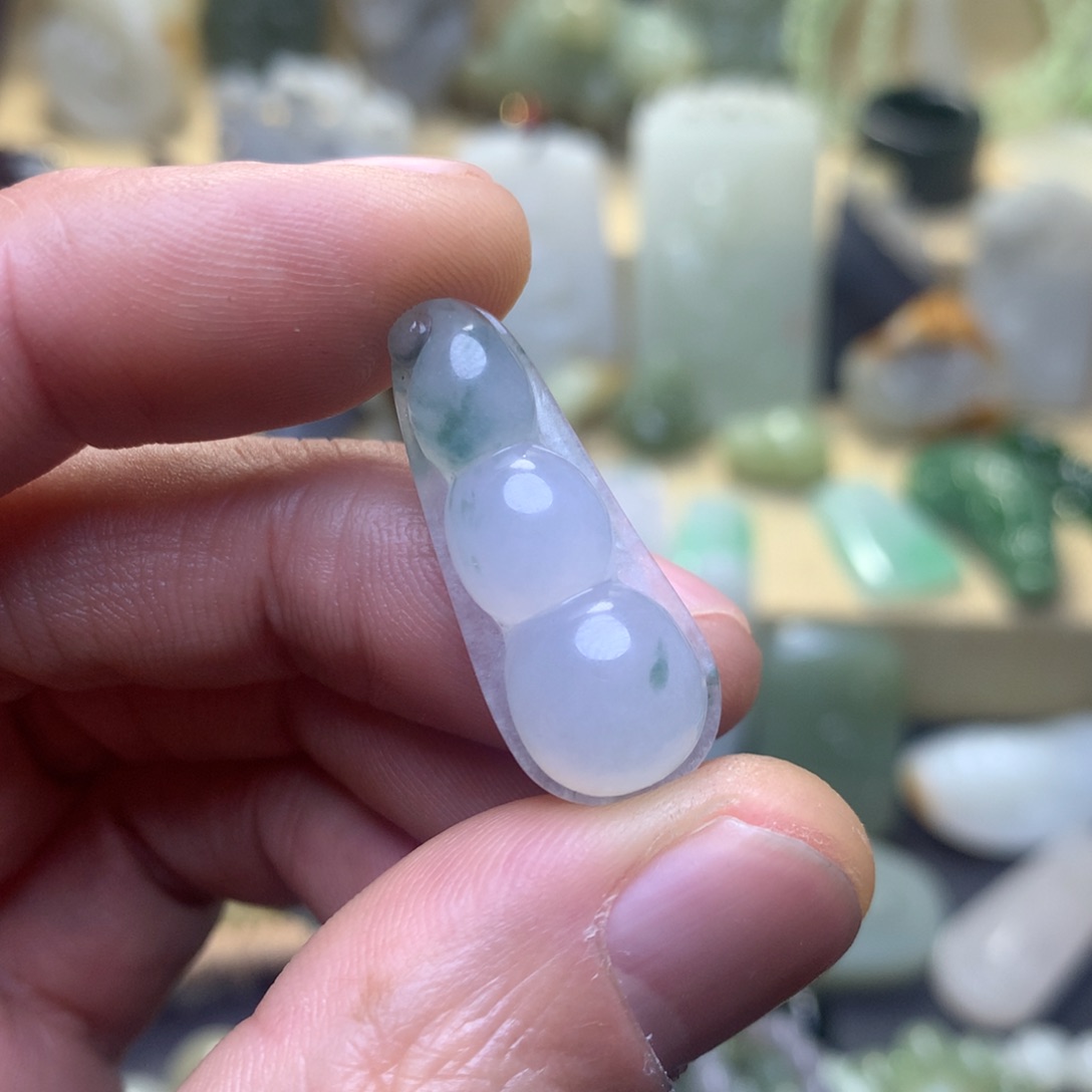 翡翠颈饰未镶嵌福豆