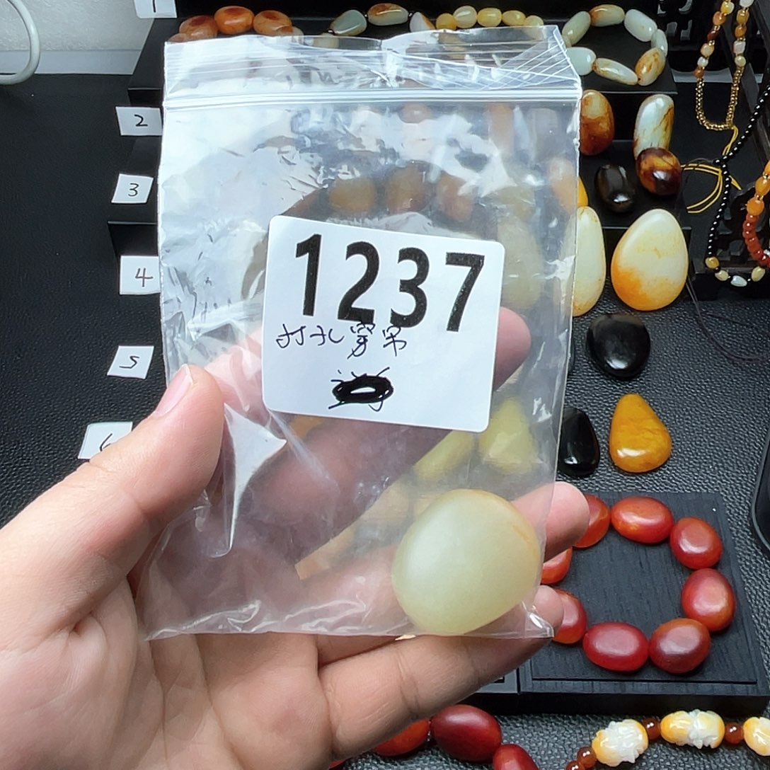 和田玉吊坠(赠链)未镶嵌韦*