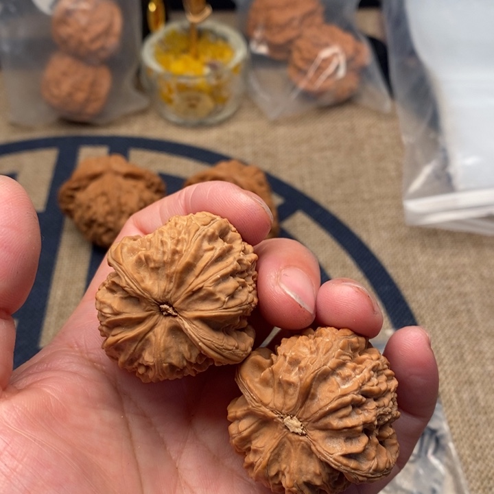 A***子吊坠文玩核桃白狮子