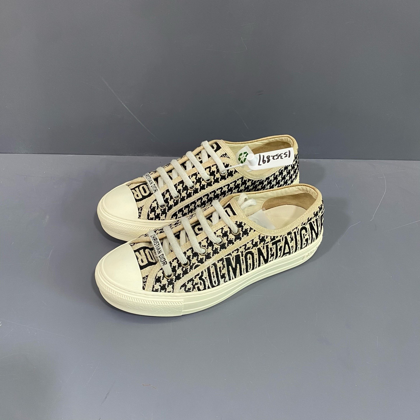 95新 DIOR/迪奥 37码 dior满印 低帮板鞋 成色很新 秒价 内长25