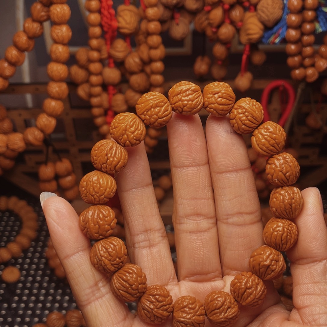 木质类龙纹桃枭挂件