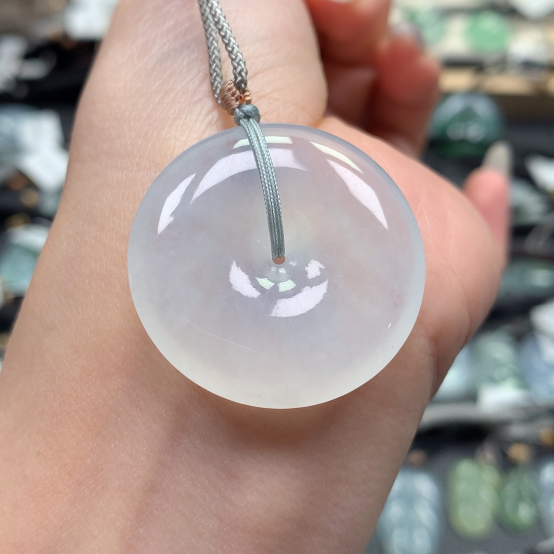 翡翠颈饰未镶嵌扣子