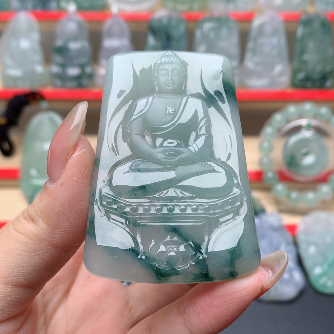 翡翠未镶嵌颈饰大日如来