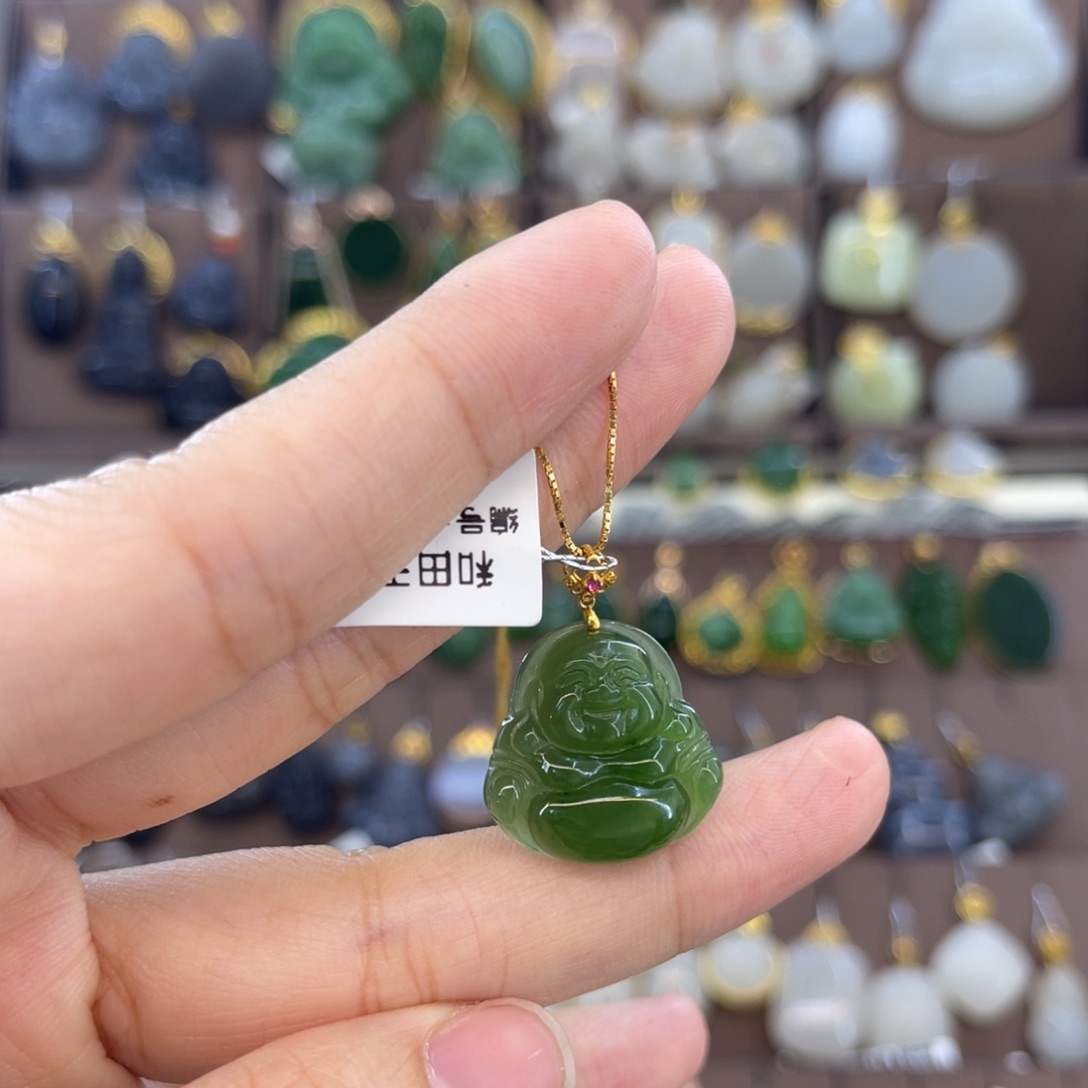 和田玉18K金镶嵌吊坠