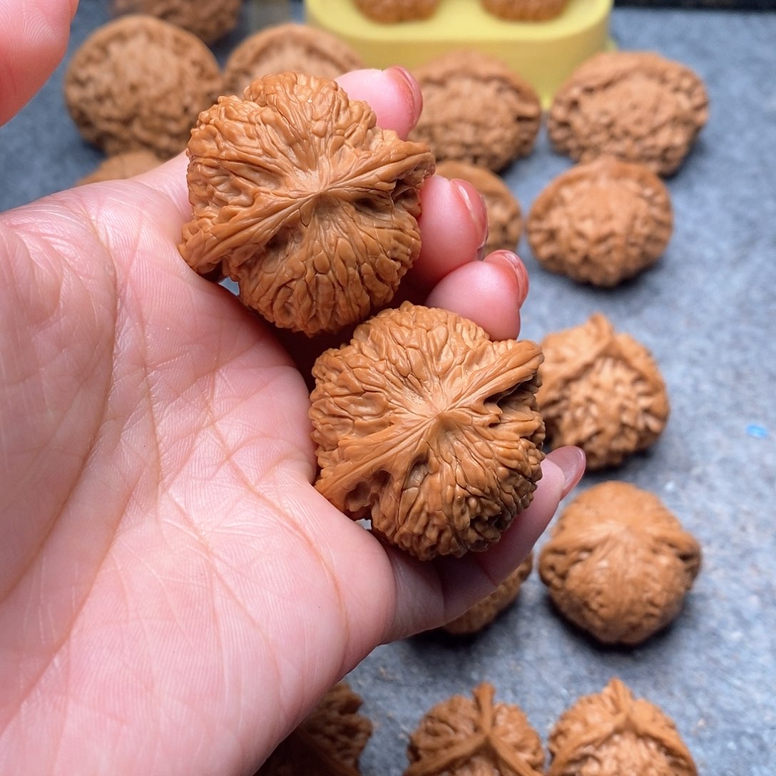 文玩核桃把件精品磨盘狮子头41+