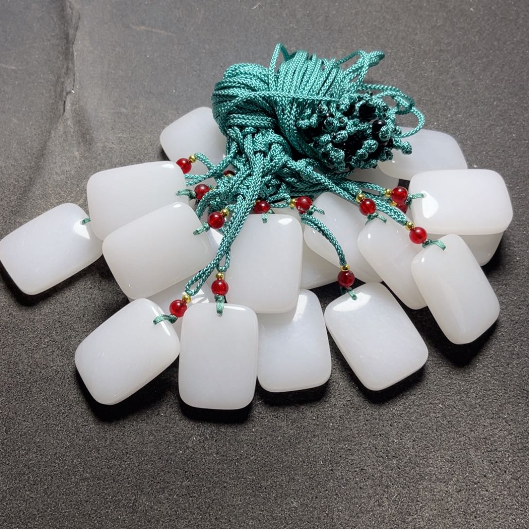 颈饰未镶嵌石英质玉张*男