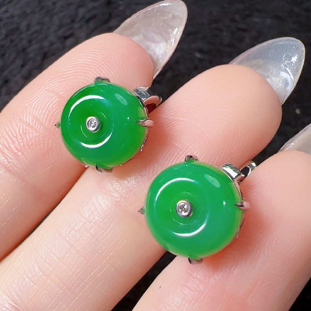 翡翠18K金镶嵌耳饰签收后24小时鉴赏期，过时不退