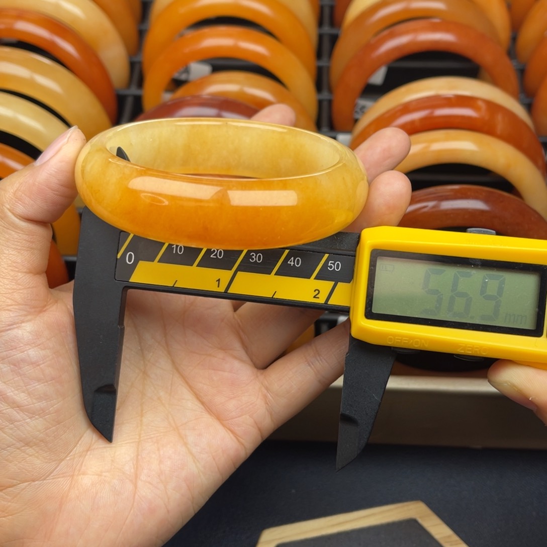 未镶嵌石英质玉（黄龙玉）手镯茄山老油料买三送一76号